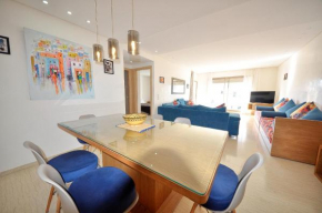 Coastal Charm: Beachside 2-Bedroom Apartment with Breathtaking Sunsets